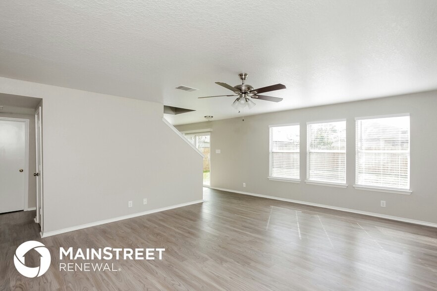 Building Photo - 121 Angus Way