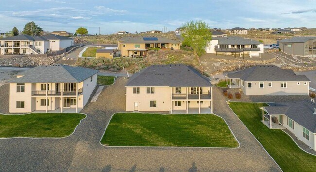 Building Photo - Luxury New Construction Five Bedroom Three...