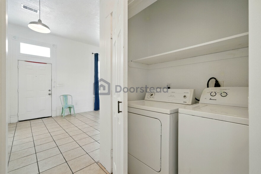Building Photo - 814 35th St