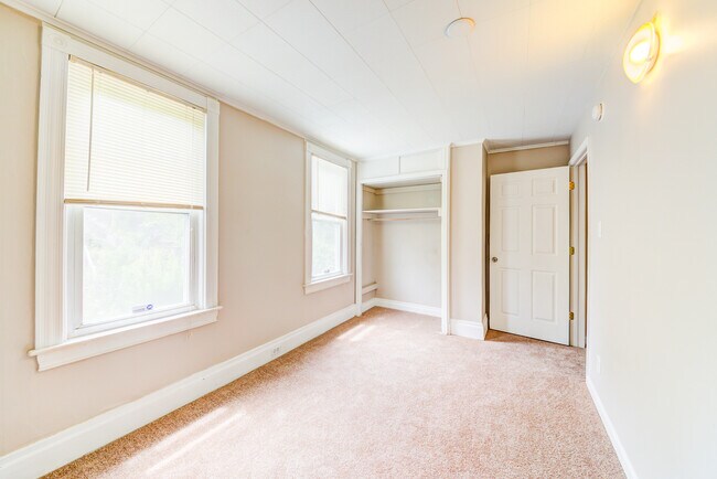 Building Photo - Available JUNE 2026  - Beautiful 3+ Bedroom Home w/ City Views!