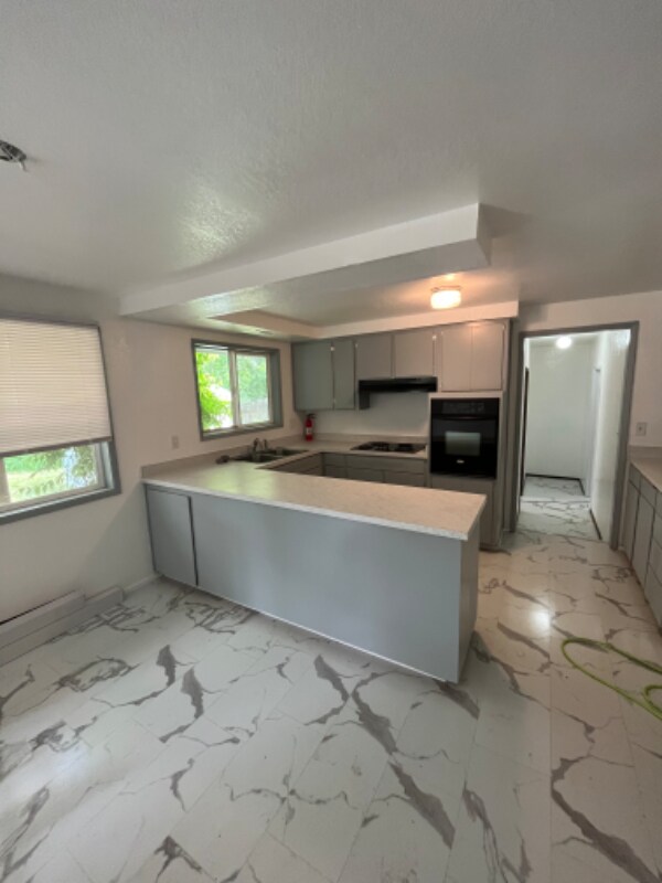 Building Photo - 829 Rossmore St