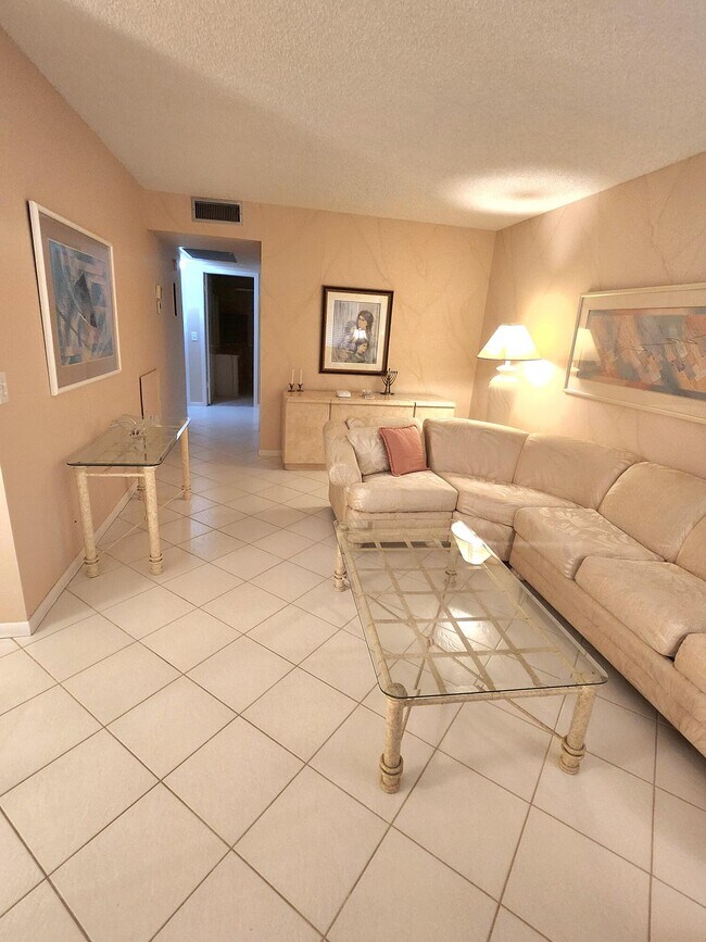 Building Photo - 4053 Wolverton C