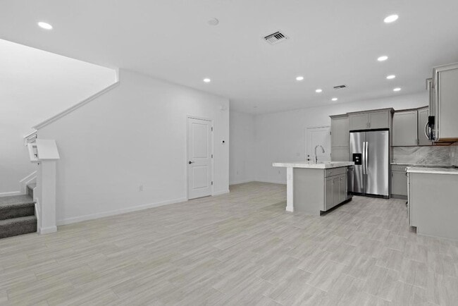 Building Photo - 4616 Longwood Lk Sq