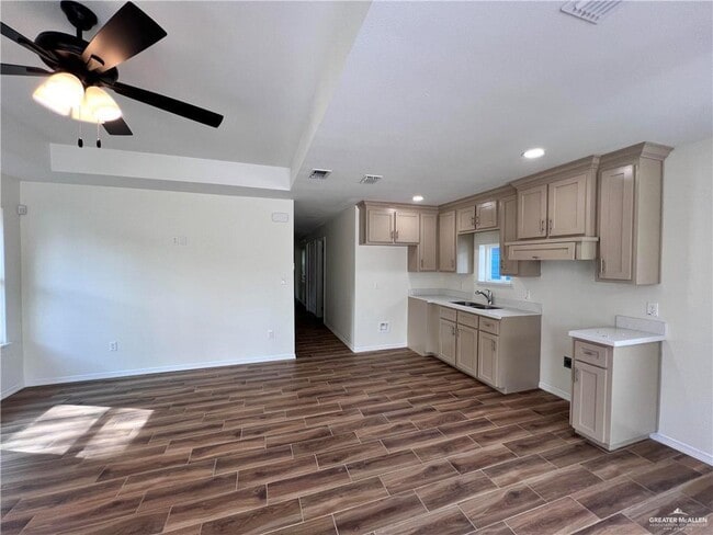 Building Photo - 11 E Llano Grande St