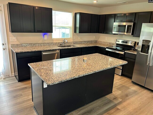 Building Photo - 3032 Blue Brook Ln