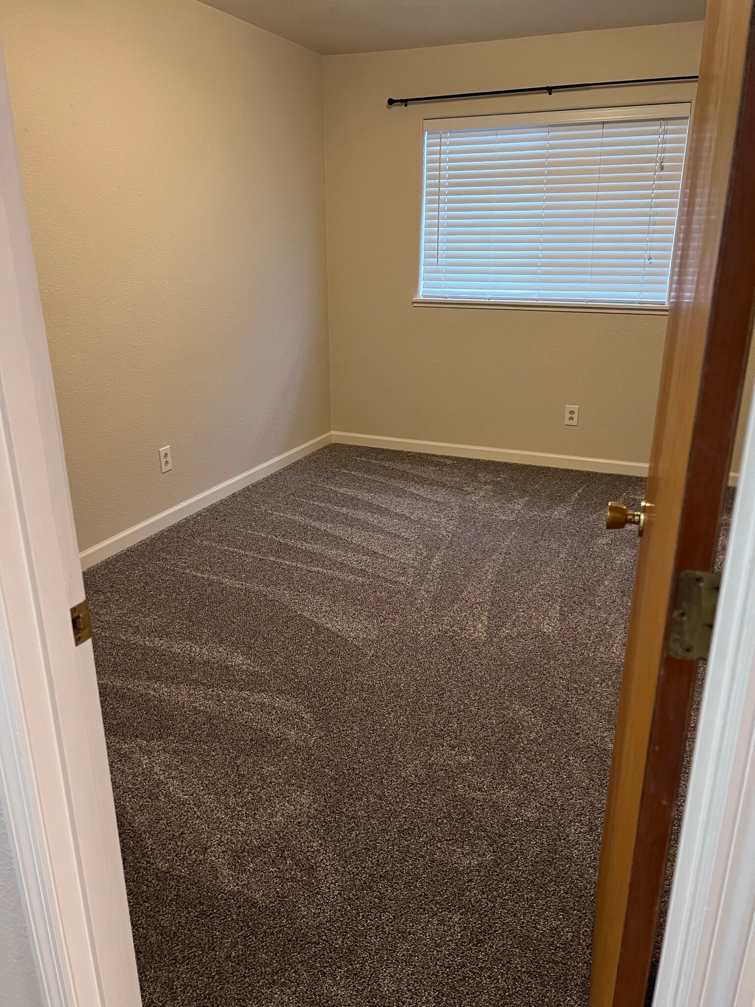 Building Photo - 5536 Glenridge Way