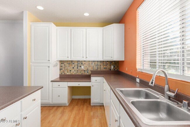 Building Photo - Amazing Townhome in Gated Community!