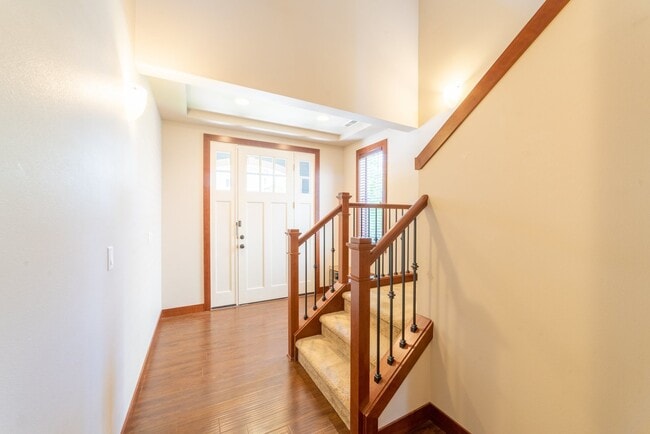 Building Photo - Large and Luxurious 2013 Built Home!