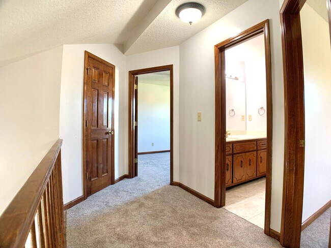 Building Photo - 501 Eysian Rd