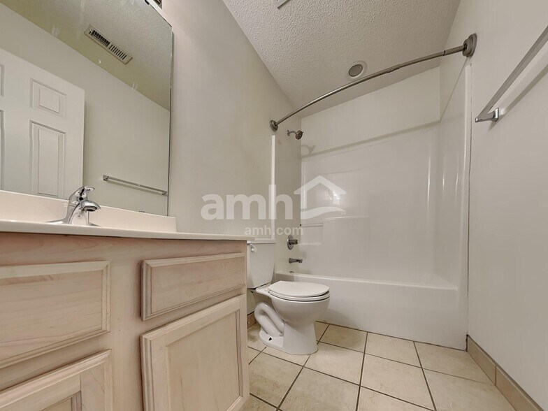 Building Photo - 124 Trayesan Dr