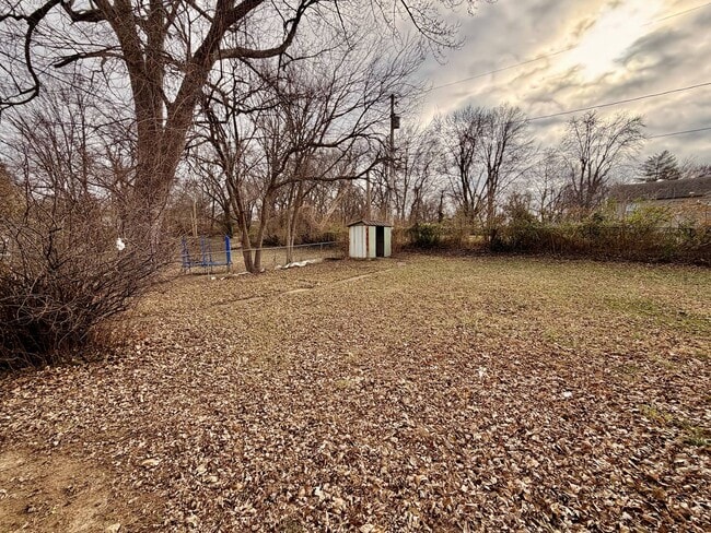 Building Photo - 1325 W 24TH St S