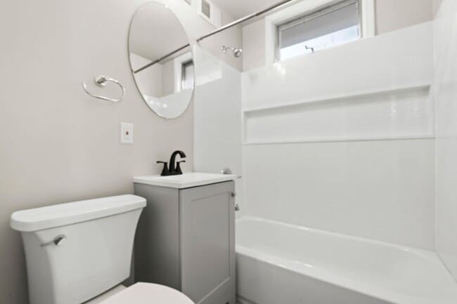 Building Photo - 2BD/1BA Home With Central Air