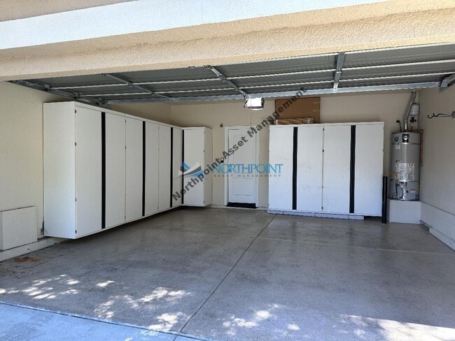 Building Photo - 4BR/3BA w/ Solar + Downstairs Bed/Bath in Whitney Oaks