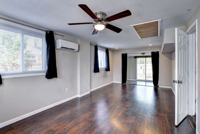 Building Photo - Charming Rental Home in Hampton!