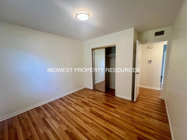 Building Photo - 613 NW Fieldcrest Dr