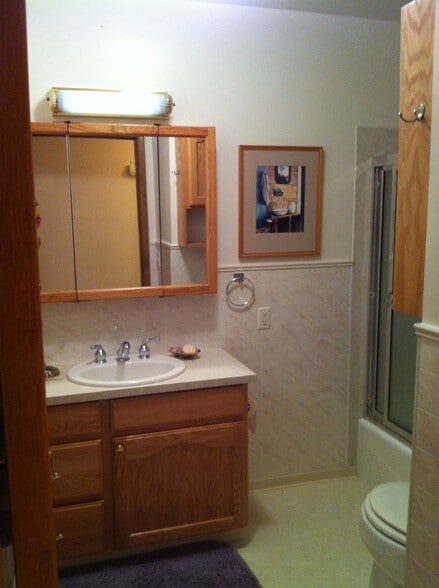 Building Photo - 1010 NE Duncan Ln