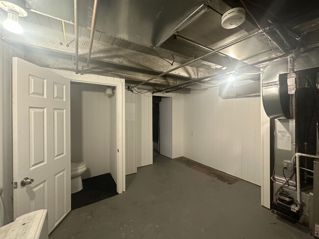Building Photo - Charming 3Bed/1.5Bath in Hampden