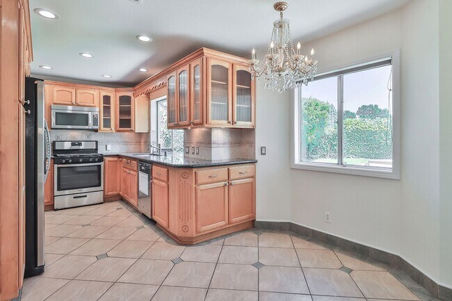 Building Photo - Tarzana 4BR w/downstairs bed + bath, POOL + basketball hoop!