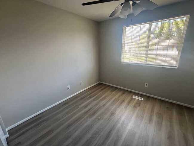 Building Photo - Remodeled 4 Bedroom Townhome!