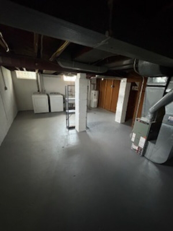 Building Photo - 18779 Roscommon St