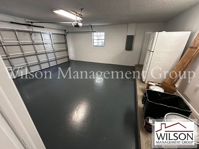 Building Photo - 2847 Bermuda Ave N