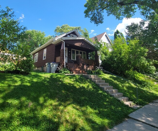 Building Photo - 2560 S Austin St