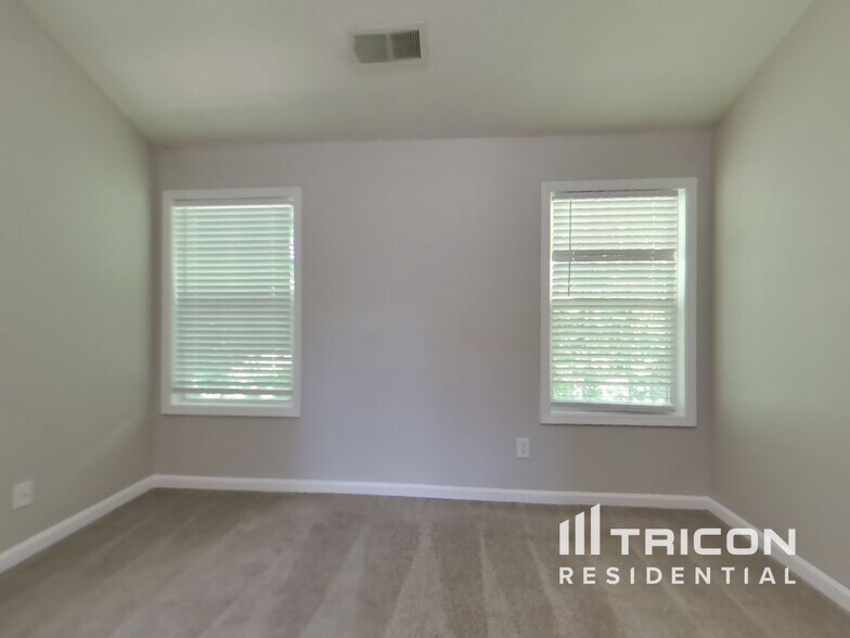 Building Photo - 329 Greystone Cir