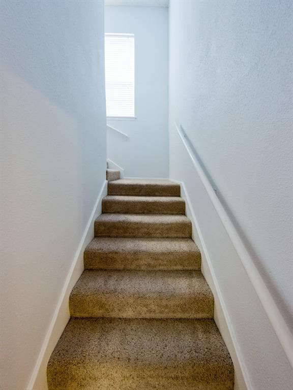 Building Photo - 6534 E Hill Dr