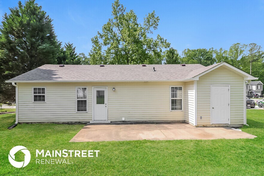 Building Photo - 130 Oakdale Ave