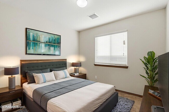 Building Photo - 12776 Tre Maximiliano Ave