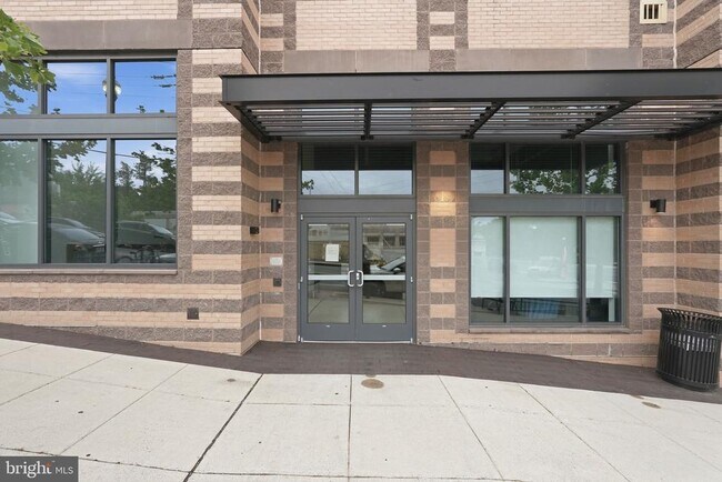 Building Photo - 989 S Buchanan St