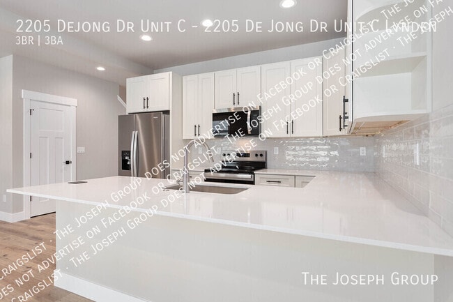 Building Photo - 2205 Dejong Dr Unit C