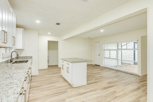 Building Photo - 408 Gardenia St