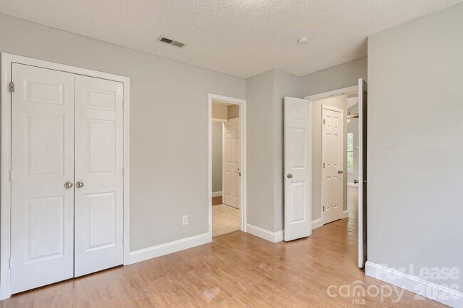 Building Photo - 431 Cedarcroft Dr