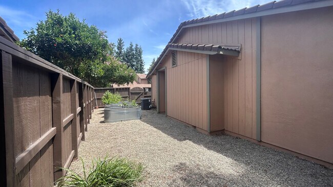 Building Photo - 4002 Elmo Loop