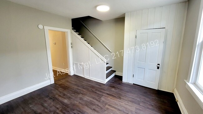 Building Photo - 4 bedroom HOUSE For Rent