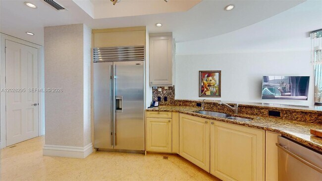 Building Photo - 10295 Collins Ave