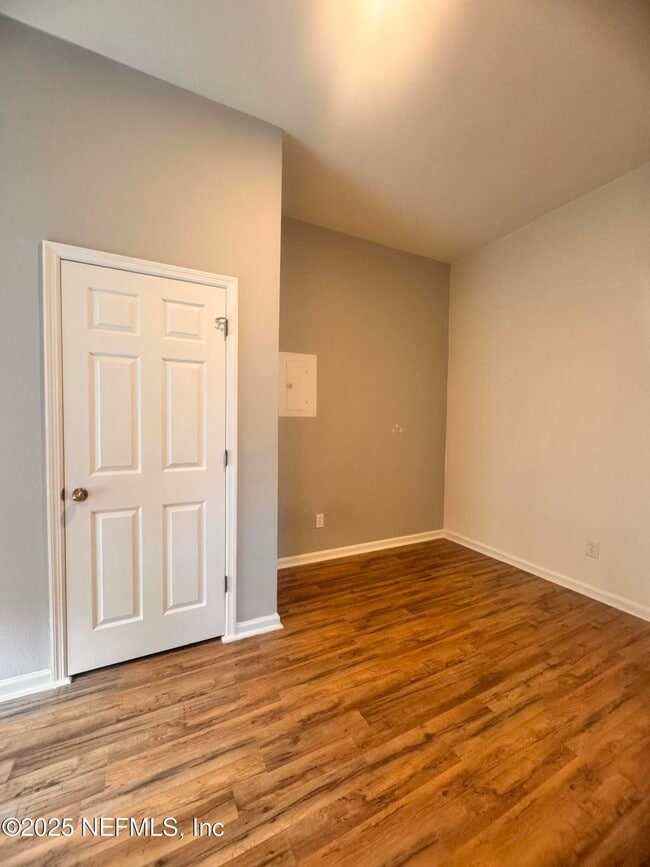 Building Photo - 13040 Sunset Lake Dr