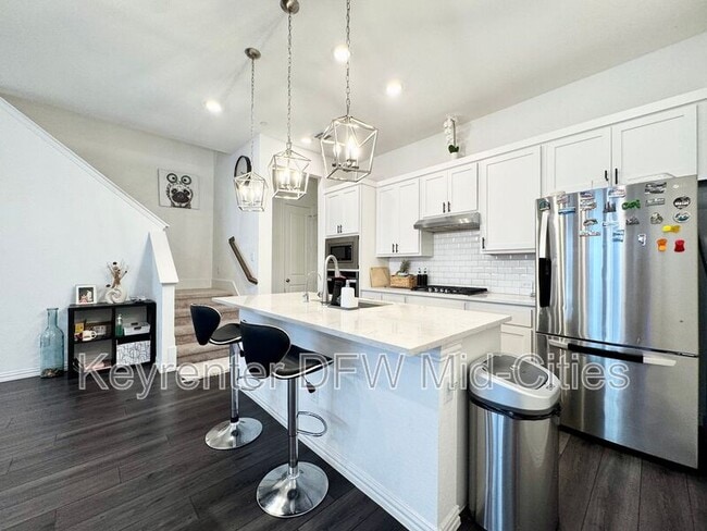 Building Photo - 9927 Tolbert St