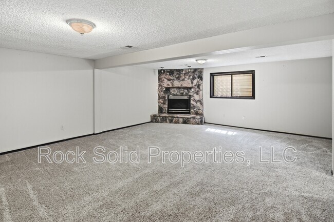 Building Photo - 5416 Meadowbrook Dr