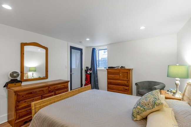 Building Photo - 220 Hudson Terrace