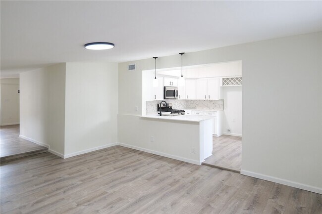 Building Photo - 10822 Mayfield Dr