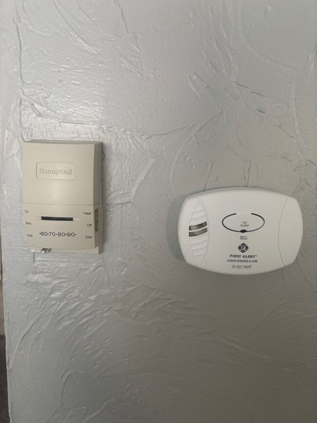 Building Photo - Charming 2-Bedroom Property in Prime Location