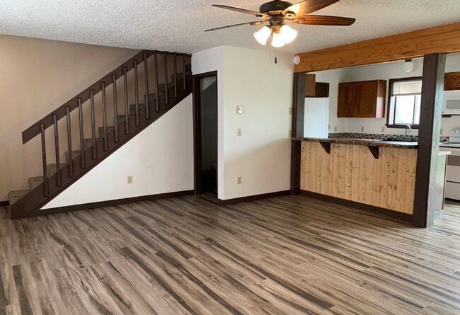 Building Photo - 577 E Golf Pl