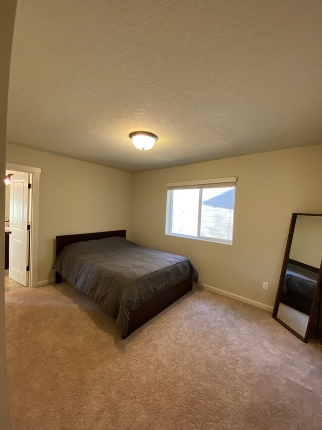 Building Photo - 10030 NW Bartlett Loop