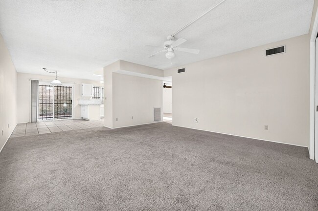 Building Photo - 510 W Cll Lago