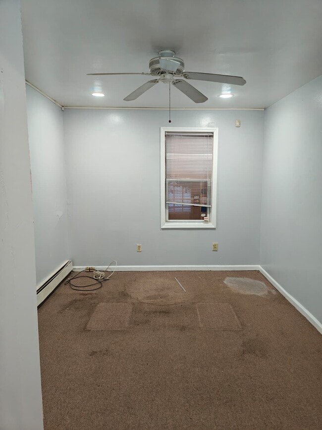 Building Photo - 645 E St Georges Ave