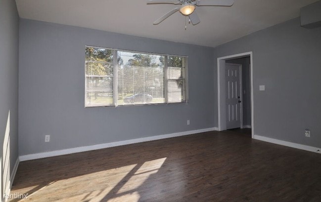 Building Photo - 4 br, 2 bath House - 744 Le Brun Dr