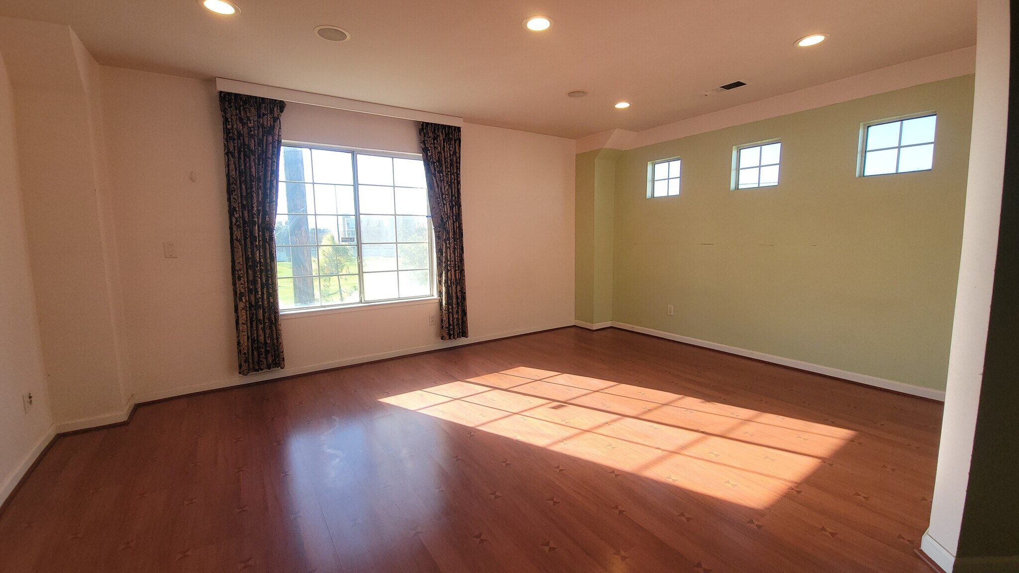 Building Photo - 1537 Hermocilla Way