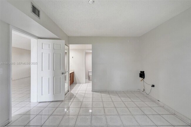 Building Photo - 1502 Whitehall Dr